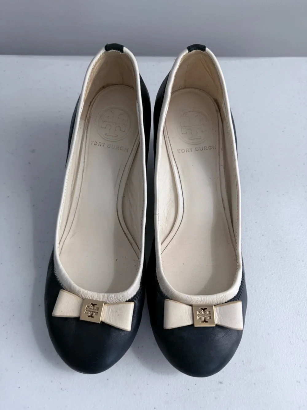 Tory Burch Shoes Sally Two Tone Leather Wedge Pumps Navy Ivory 6.5 / 36.5 Preppy - Picture 8 of 16